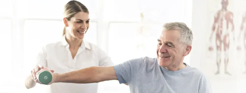 Czym się różni rehabilitacja dzienna od ambulatoryjnej? Kluczowe różnice