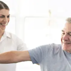 Czym się różni rehabilitacja dzienna od ambulatoryjnej? Kluczowe różnice