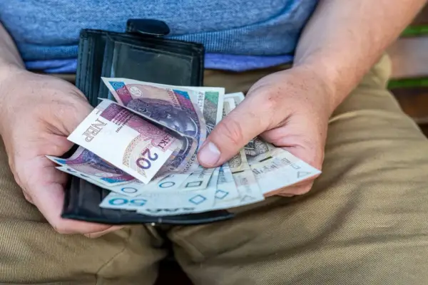 Zasiłek pielęgnacyjny z MOPS - Kto dostanie i jak złożyć wniosek?