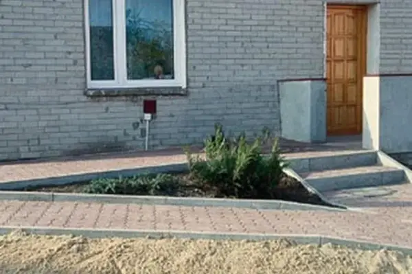 Jak załatwić podjazd dla osoby niepełnosprawnej - Kluczowe informacje i porady
